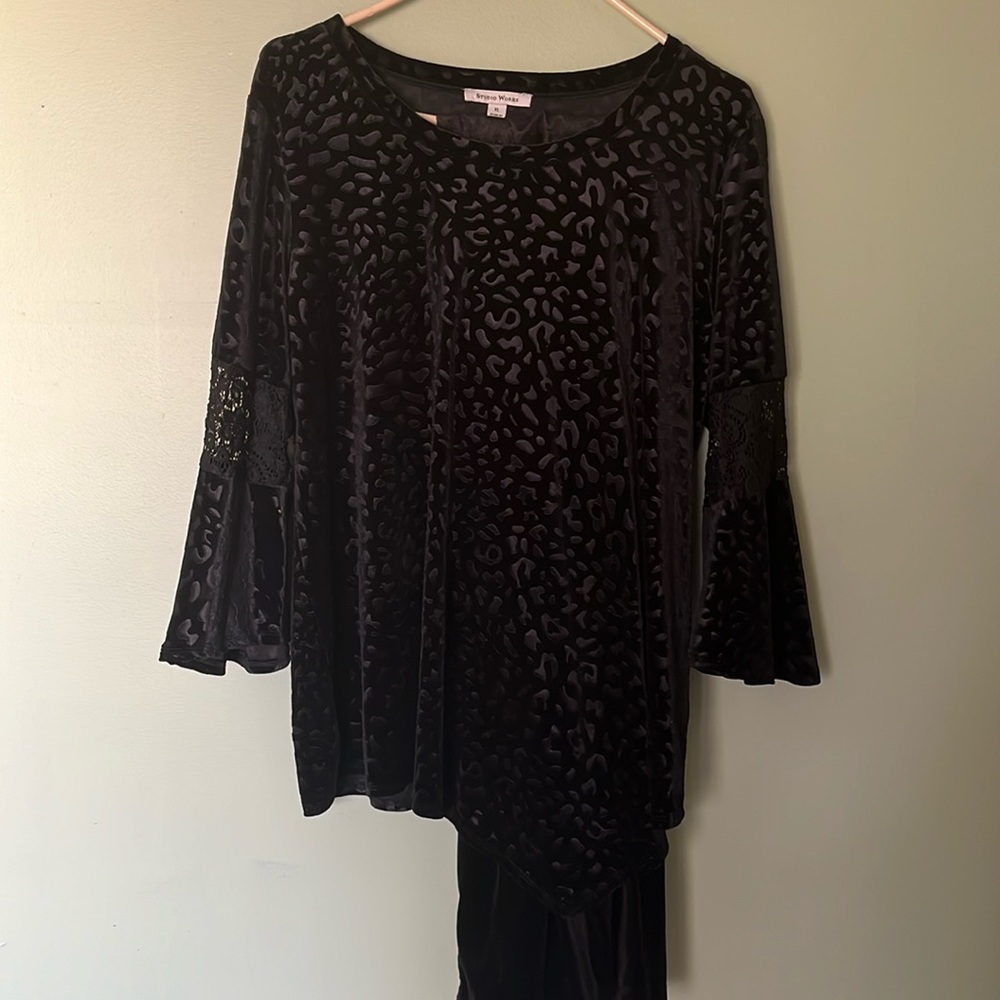 Black velvet leopard print with bell-sleeve lace detail. Black velvet pants too